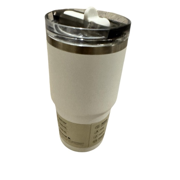 Stanley 20 oz Tumbler with flip straw - Picture 4 of 6